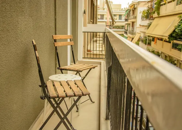Neighborly Nest - Apartment In The Heart Of Athens